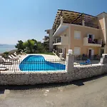Lazaratos Aparthotel 2*
