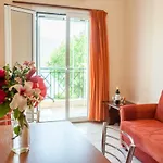 Aparthotel Lazaratos Kouvalata