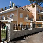 Aparthotel Lazaratos 2*