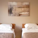 Lazaratos Aparthotel