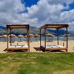 Aparthotel Lazaratos