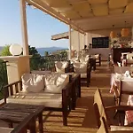 Lazaratos Aparthotel