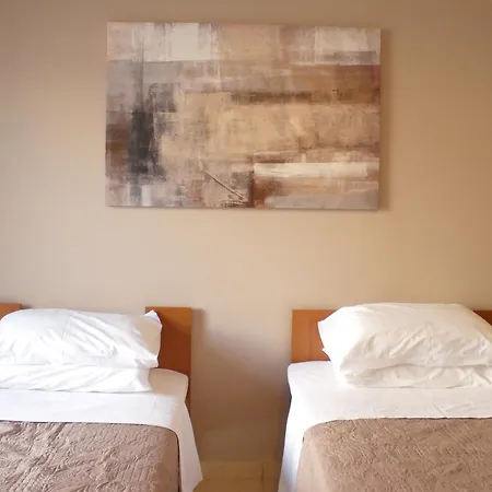 Lazaratos Aparthotel