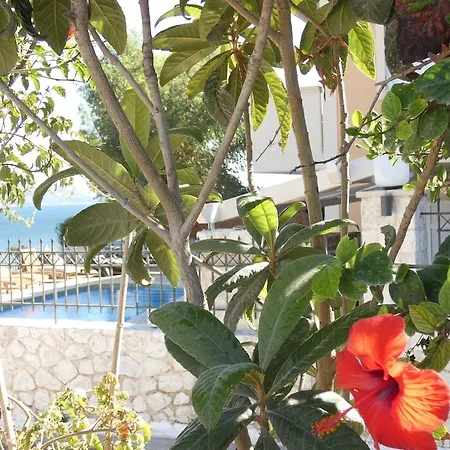 Lazaratos Aparthotel