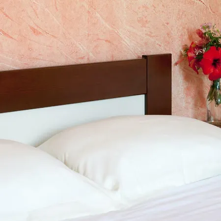Lazaratos Aparthotel