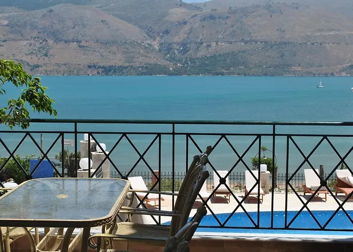 Hotel de apartamente Lazaratos 2*